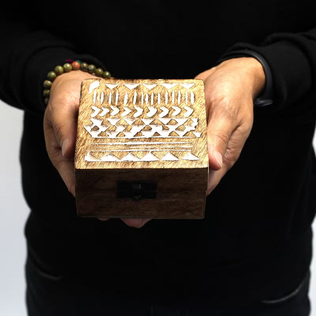 Boîte en bois délavée blanc - 10x10cm design Aztec