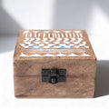 Boîte en bois délavée blanc - 10x10cm design Aztec