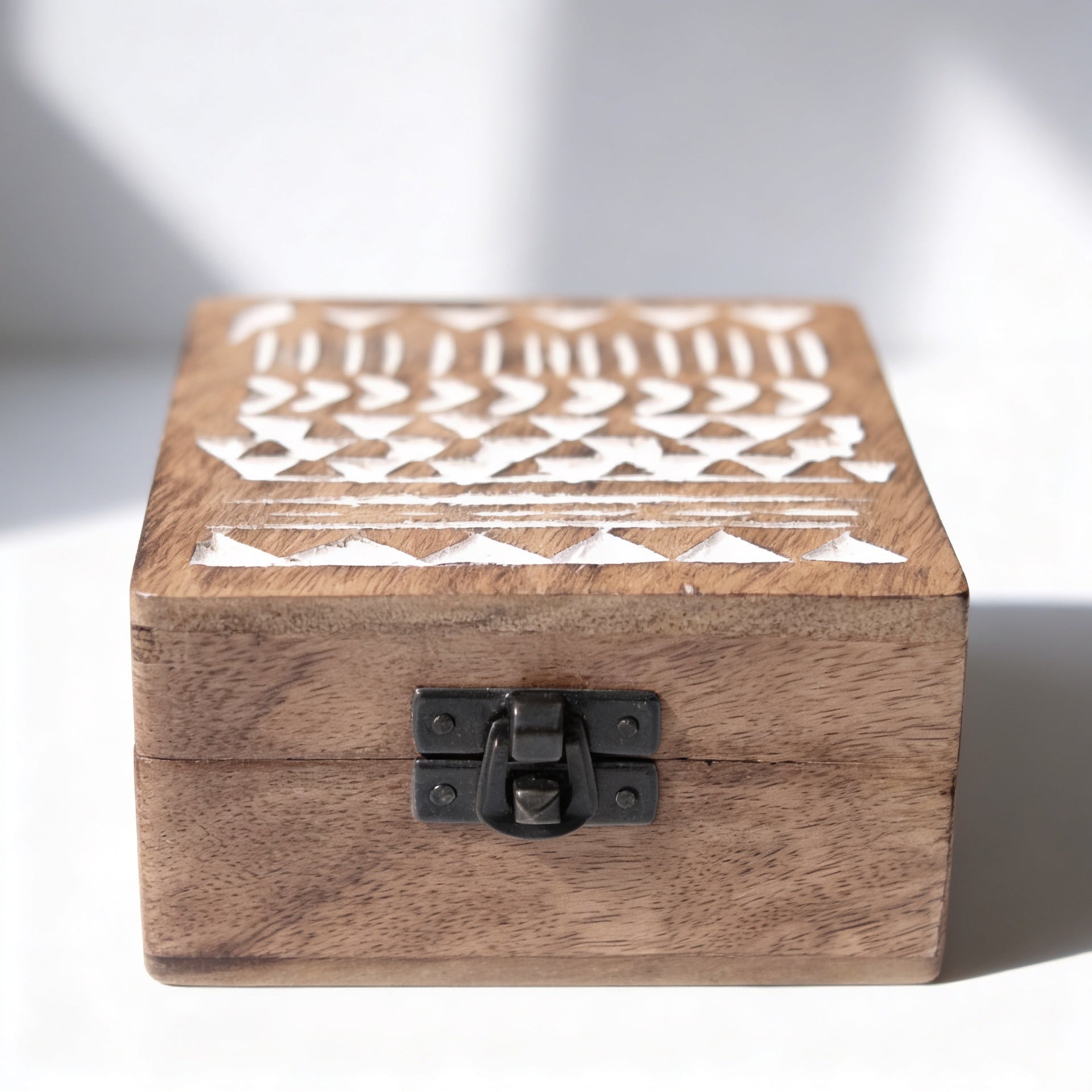 Boîte en bois délavée blanc - 10x10cm design Aztec