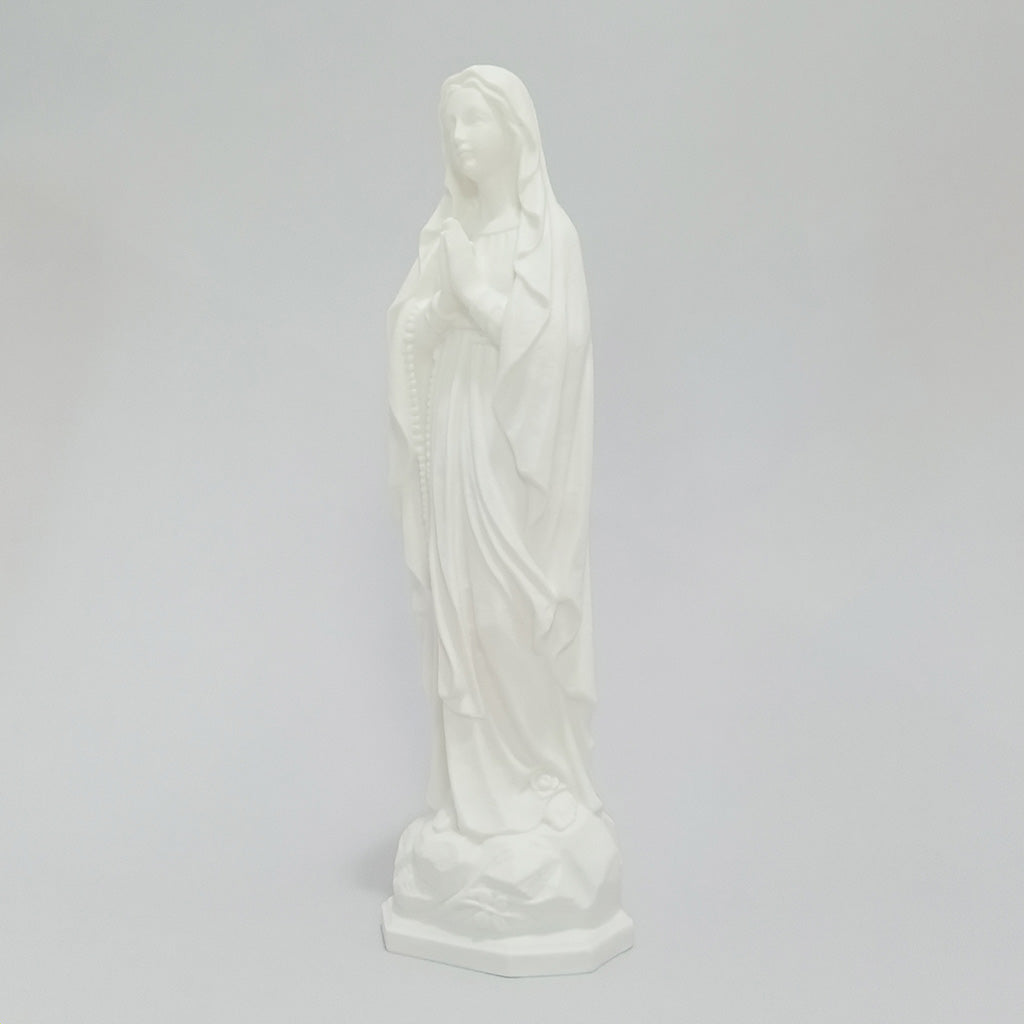 Statuette de la Vierge colorée