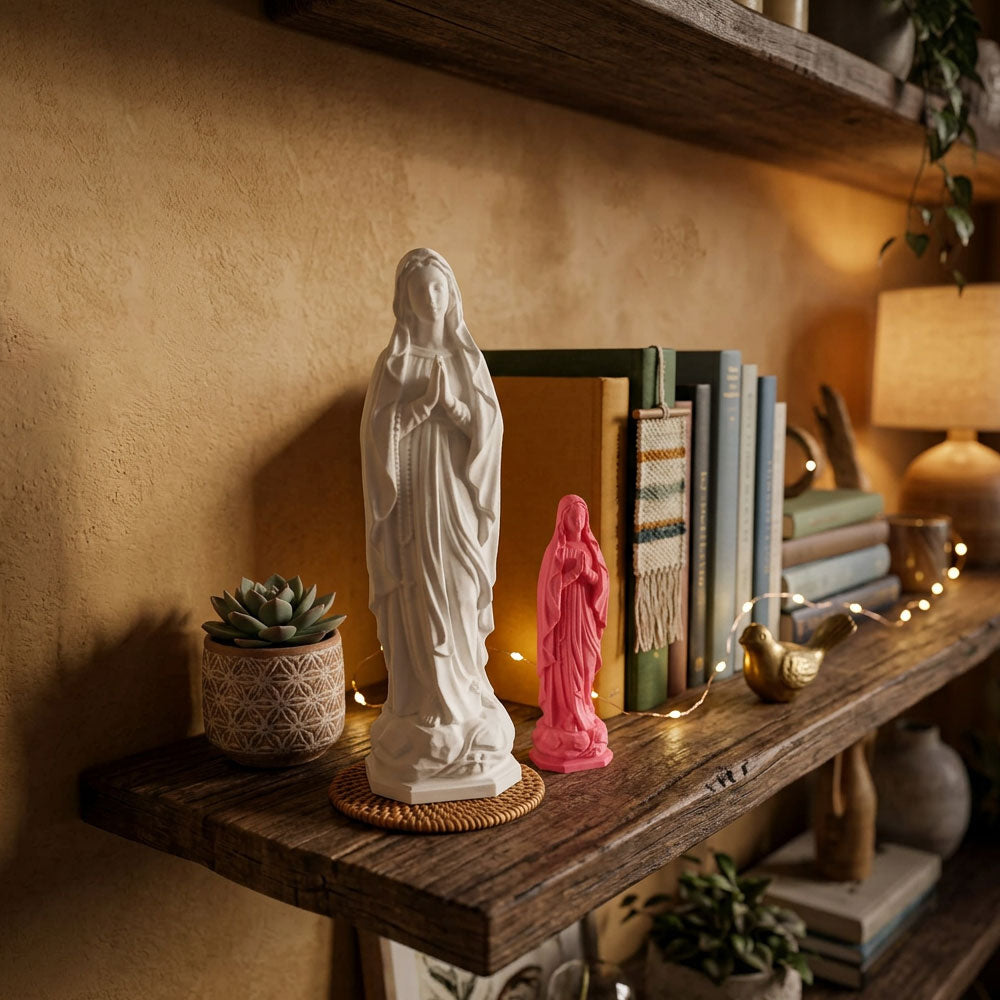 Statuette de la Vierge colorée